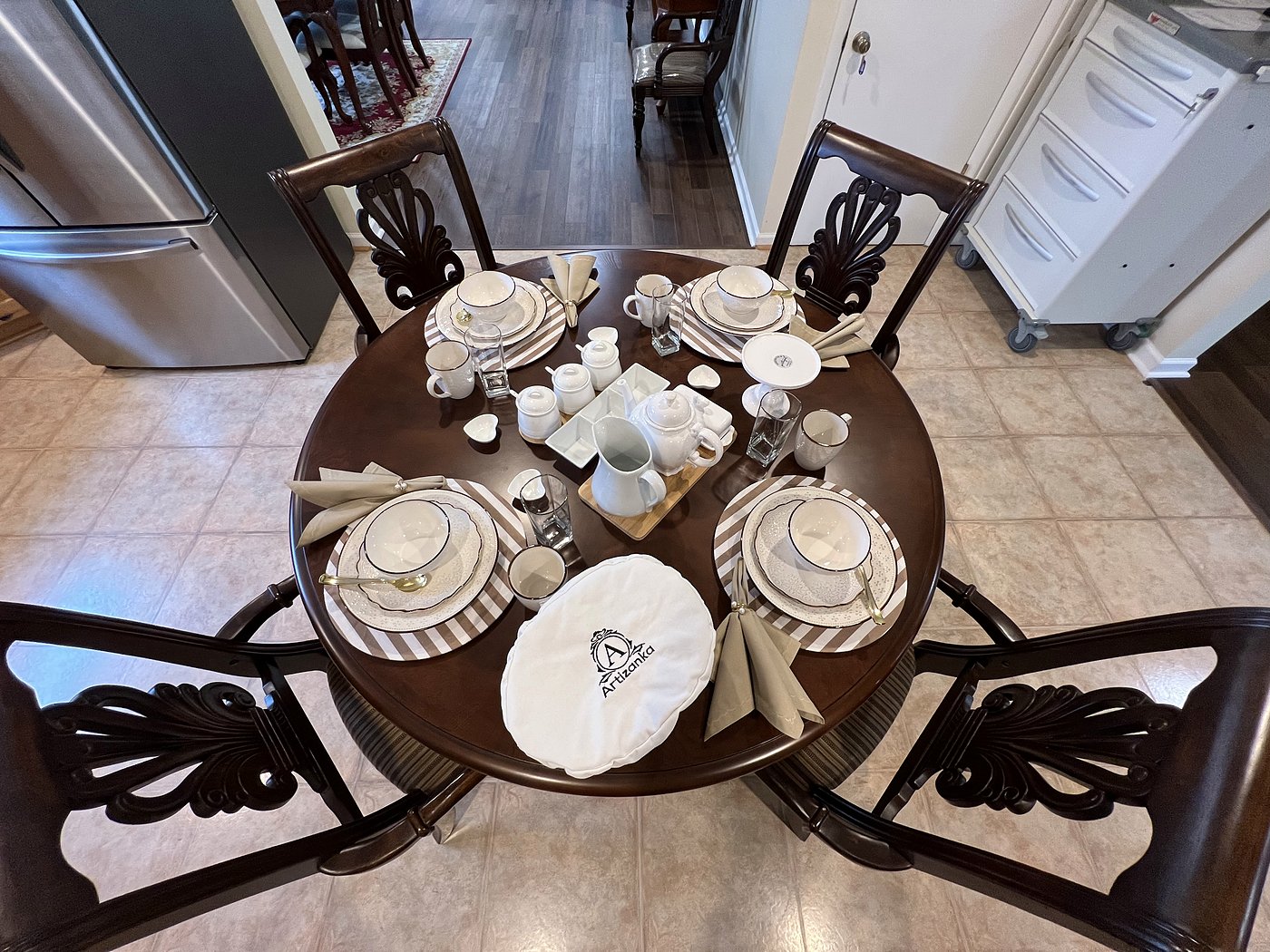 Breakfast table at Aria House, Columbia